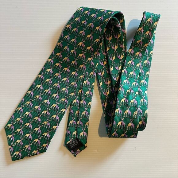 Cape Cod neckwear green 100% silk tie with purple and yellow giraffes - Picture 1 of 5